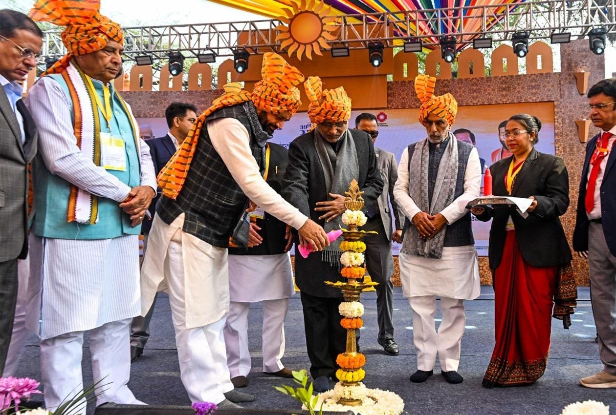 हरियाणा के सूरजकुंड में आज 39वें सूरजकुंड अंतरराष्ट्रीय आत्मनिर्भर शिल्प मेला-2026 का भव्य आगाज हुआ