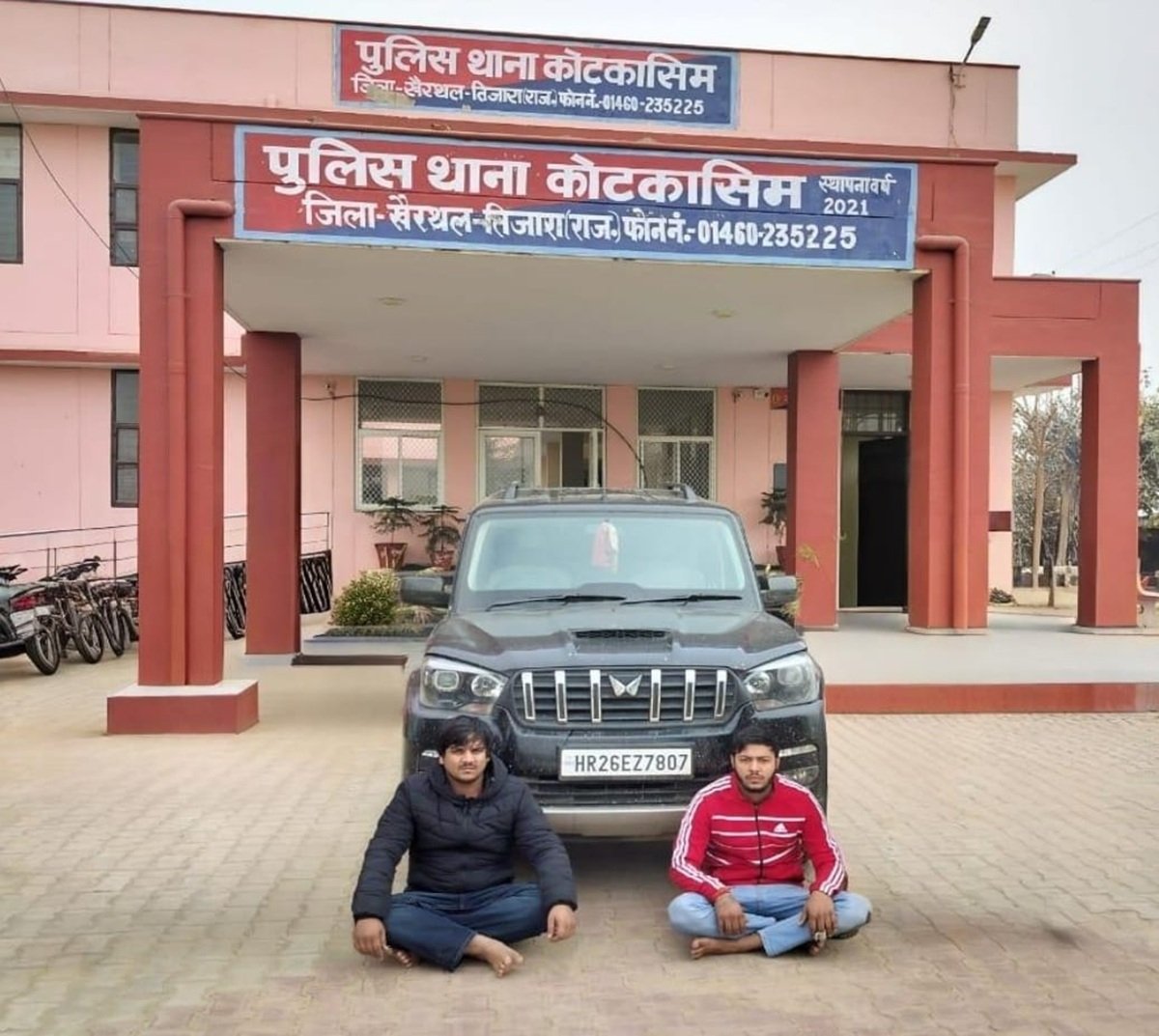 सूबे राठी गैंग के दो शूटर दबोचे, नाकाबंदी तोड़ने की कोशिश नाकाम, स्कॉर्पियो व अवैध हथियार जब्त