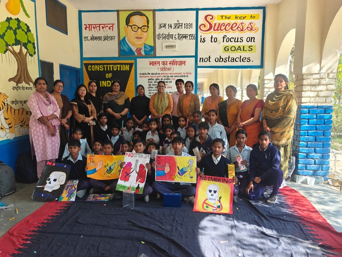 शहीद दीनदयाल राजकीय वरिष्ठ माध्यमिक विद्यालय मसानी में गुरूवार को प्राथमिक स्वास्थ्य केंद्र मसानी के सहयोग से तंबाकू निषेध विषय पर पेंटिंग व पोस्टर प्रतियोगिता का आयोजन किया गया