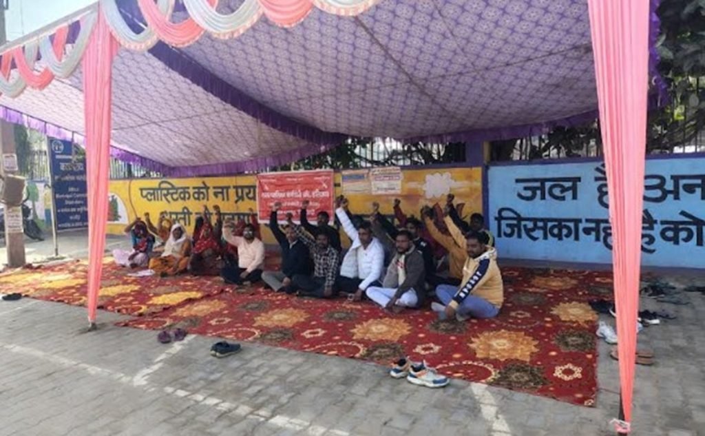 मांगों को लेकर धारूहेड़ा में सफाई कर्मचारियों ने किया धरना विरोध प्रदशर्न