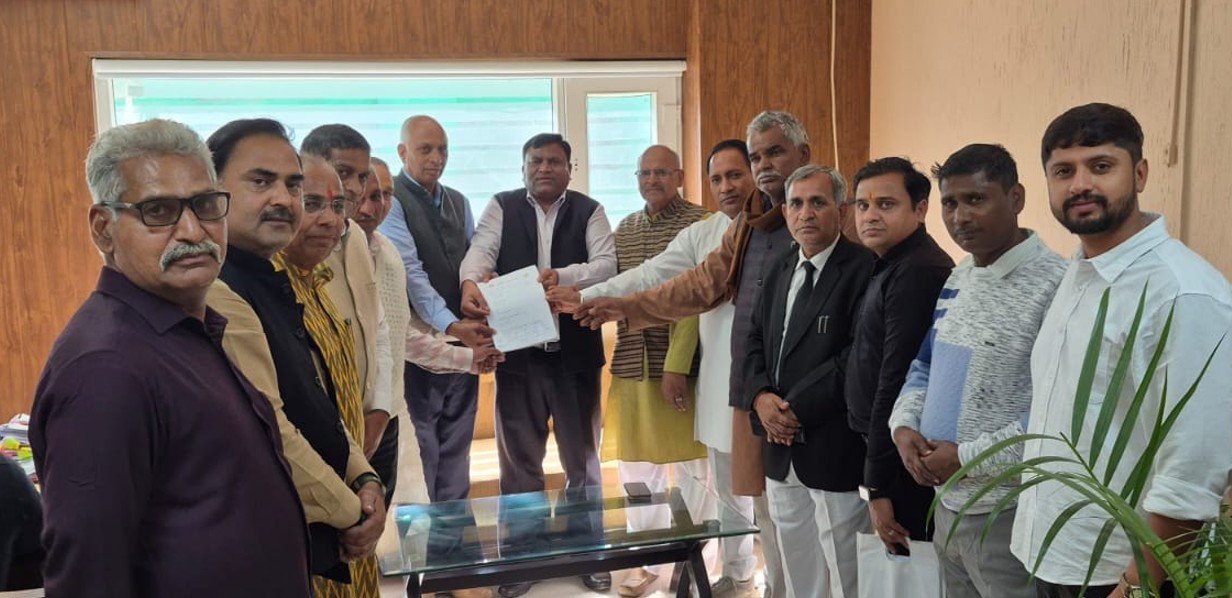 यूजीसी के विरोध में स्वर्ण समाज ने डीसी को सौंपा ज्ञापन