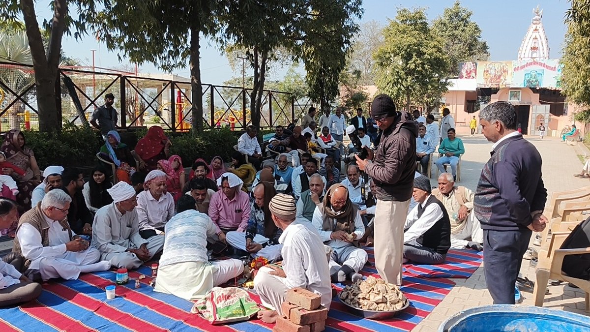 बाबा बिशनदास मंदिर में गेट निर्माण के लिए किया भूमि पूजन
