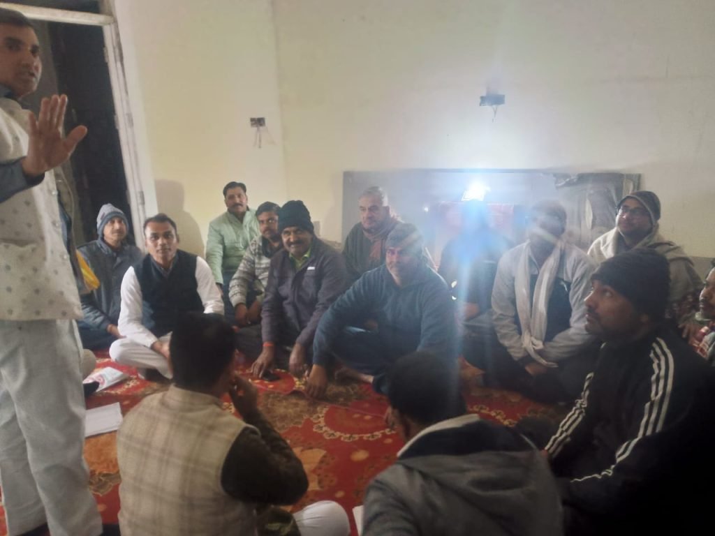 विराट हिंदू सम्मेलन को लेकर घर घर न्यौता, रविवार को निकली जाएगी कलश यात्रा 1 विराट हिंदू सम्मेलन को लेकर घर घर न्यौता, रविवार को निकली जाएगी कलश यात्रा