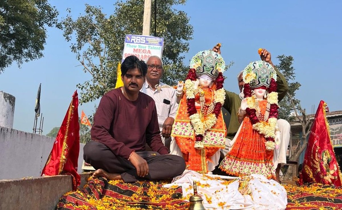 धारूहेड़ा' राजपुरा आलमगीरपुर में मूर्ति प्राण प्रतिष्ठा से पहले निकाली कलश यात्रा