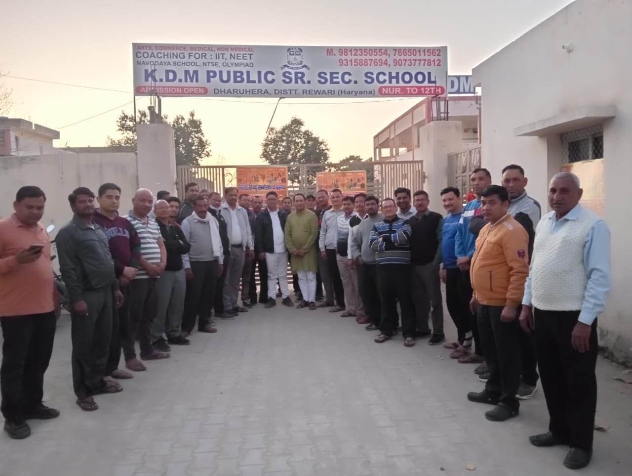 धारूहेड़ा: राजपूत समाज की एक महत्वपूर्ण बैठक का आयोजन किया गया। इस बैठक की अध्यक्षता राजपूत समाज के अध्यक्ष चरण सिंह छोकर द्वारा की गई।