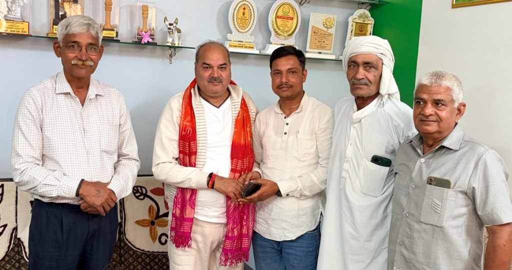 Rewari Latest News: अरावली किसान क्लब के प्र​ति​निधियो ने MLA लक्ष्मण यादव से की मुलाकात