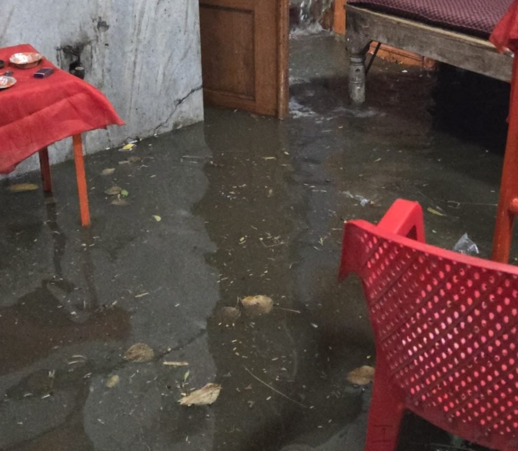  रेवाडी हनुमान मंदिर में घुसा गंदा पानी