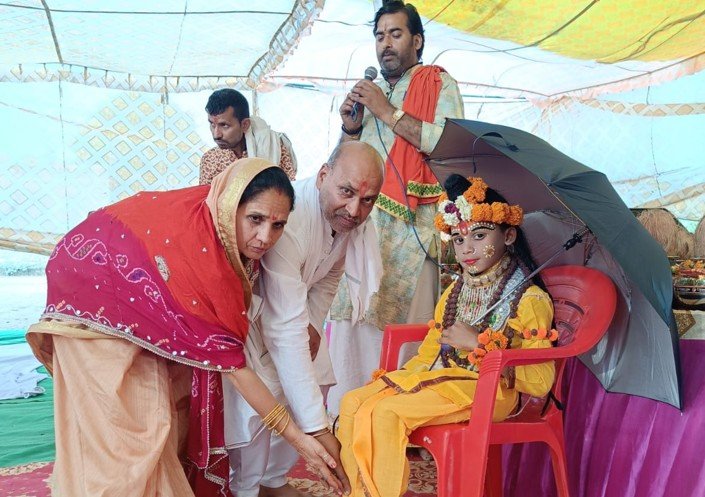 श्रीमद्भागवत कथा में कृष्ण जन्मोत्सव पर झूमे श्रऋालु