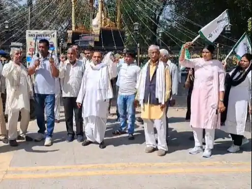 मोदी ट्रंप का फुंका पुतला, भारतीय किसान यूनियन रेवाड़ी उतरी सडकों पर