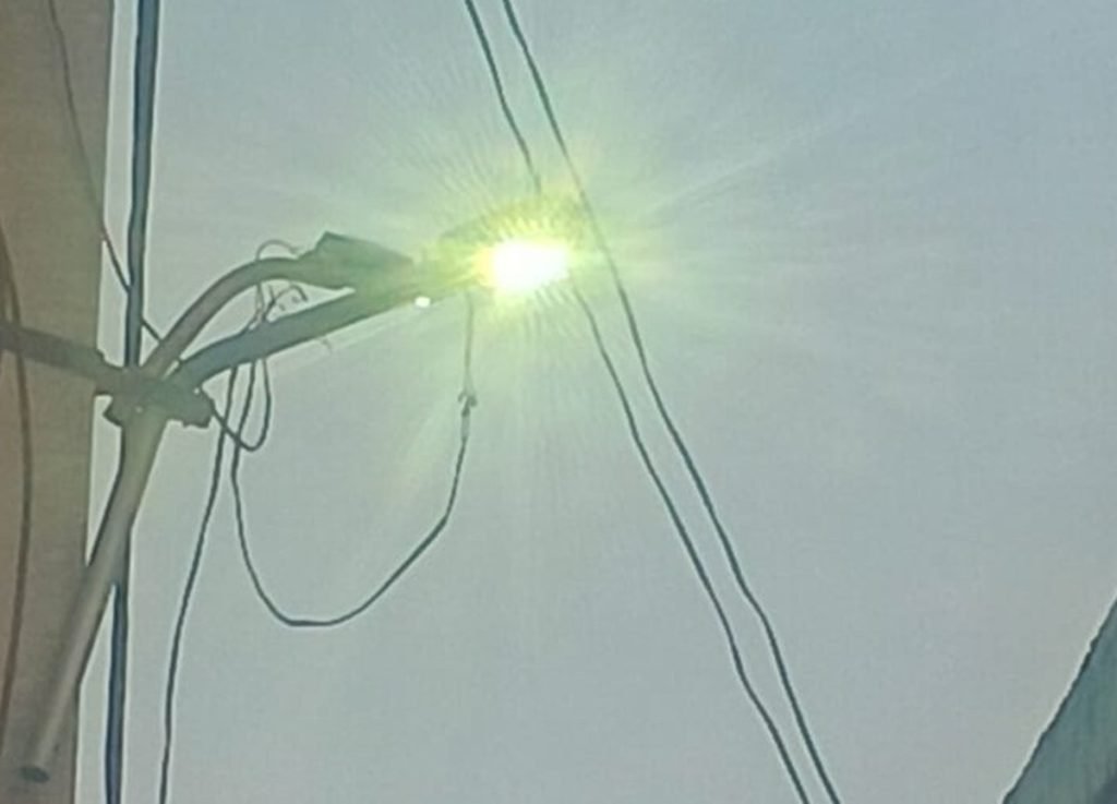 Rewari News: धारूहेड़ा के इस वार्ड से कब हटेंगे मौत के खंभे 2 दिन के समय लाइट जलती रहती हैं, जबकि रात के समय कई स्थानों पर बंद रहती हैं