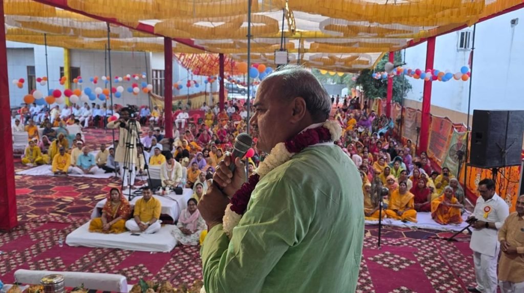 भागवत कथा में रेवाड़ी के विधायक ने ली शिरकत, <a href=