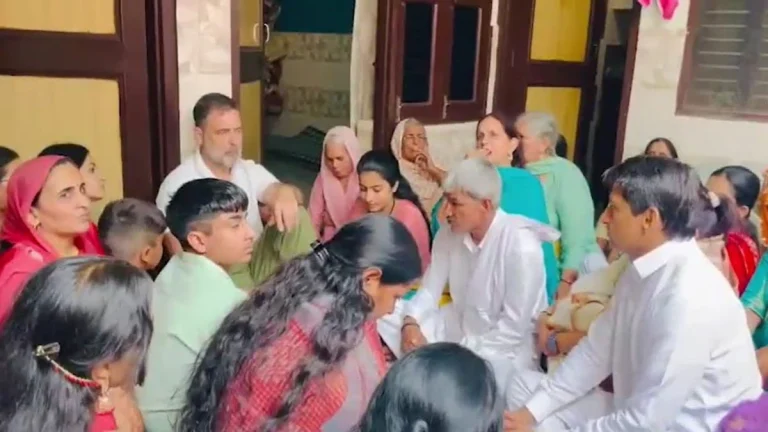राहुल गांधी का सादगी भरा अंदाज़ Sonipat में किसान की बेटी की शादी में अचानक पहुंचे कांग्रेस नेता