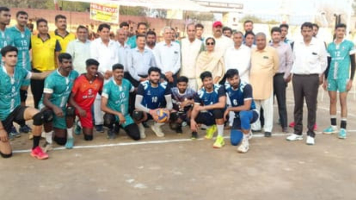 Sports Mahakumbh Organized in Dhand, 12 Teams from Across the Country Compete for Volleyball Trophy