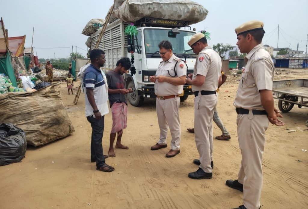 रेवाड़ी पुलिस की ओर से dharuhera में चलाया गया सरस अभियान