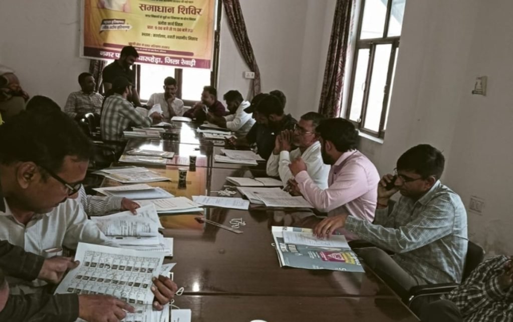 धारूहेड़ा: कस्बे में हाल ही में जारी की गई ड्राफ्ट लिस्ट में वोटो को तितर-बितर कर दिया है