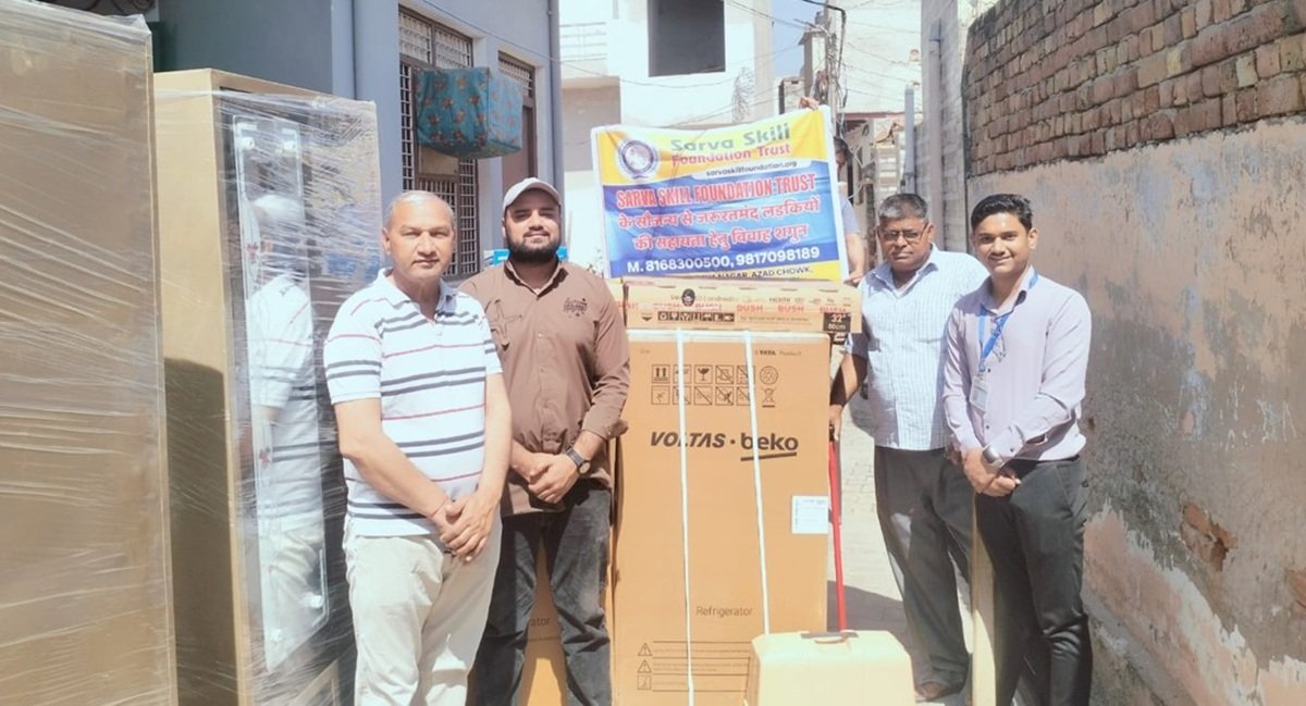 सर्वा स्किल फाउंडेशन ट्रस्ट ने रसगण गांव की बेटियों को घरेलू समान के रूप में दिया शगुन