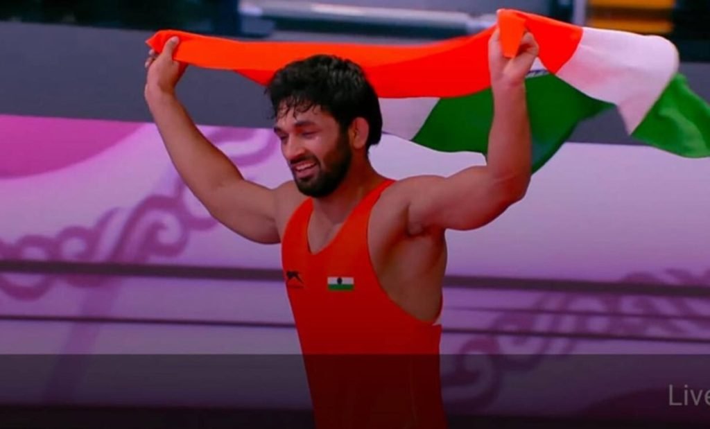 अभिमन्यु ने पुरुषों के 70 किलोग्राम फ्रीस्टाइल फाइनल में 0-2 से पिछड़ने के बाद शानदार वापसी करते हुए मंगोलिया के तुलगा तुमुर ओचिर को 5-3 से हराया है।