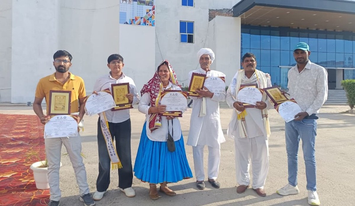 ‘ग्लोबल इम्पैक्ट्स ऑफ सस्टेनेबल एग्रीकल्चर एंड वेटरनरी इनोवेशंस (GISA-VI 2026)’ के दौरान अरावली किसान क्लब, रेवाड़ी, हरियाणा के प्रतिनिधिमंडल को सम्मानित किया गया