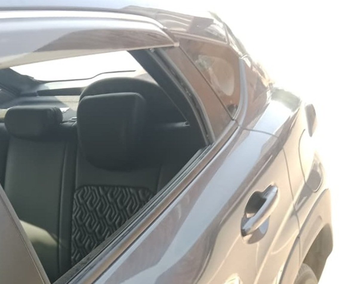 धारूहेड़ा में कार के सीसे तोड बैग किया चोरी