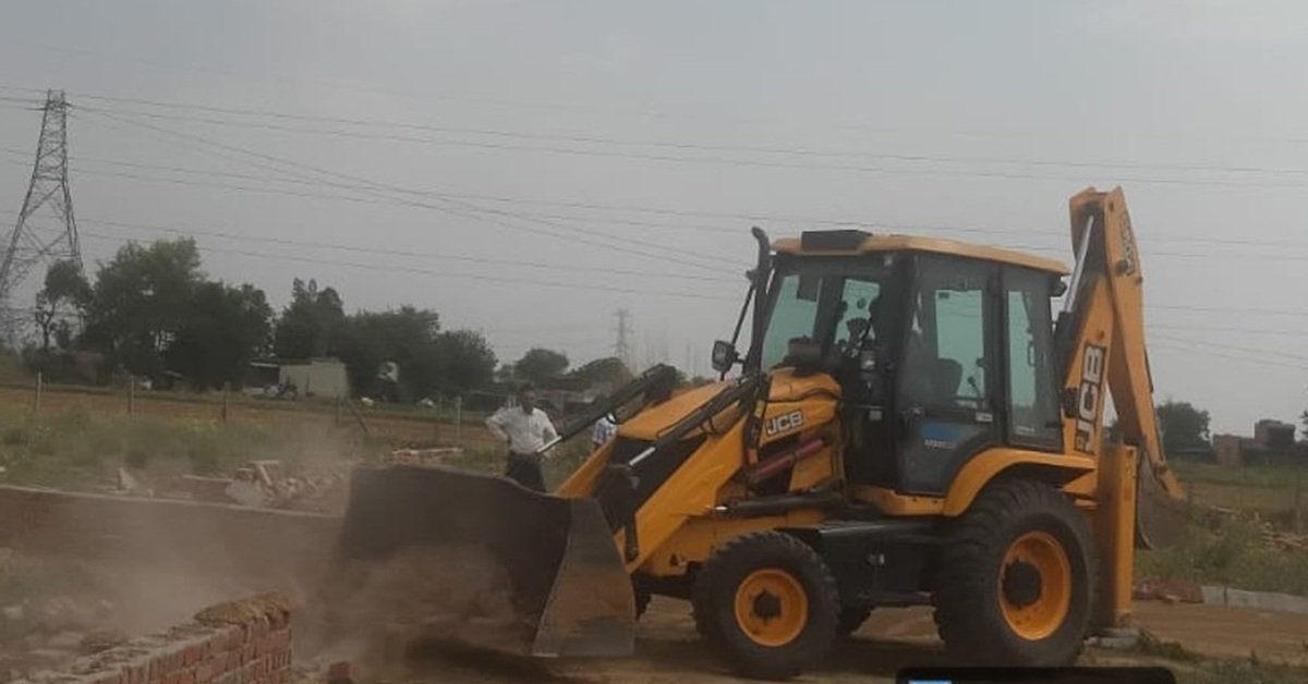 Rewari News: धारूहेड़ा में अवैध कॉलोनी पर चला बुलडोजर