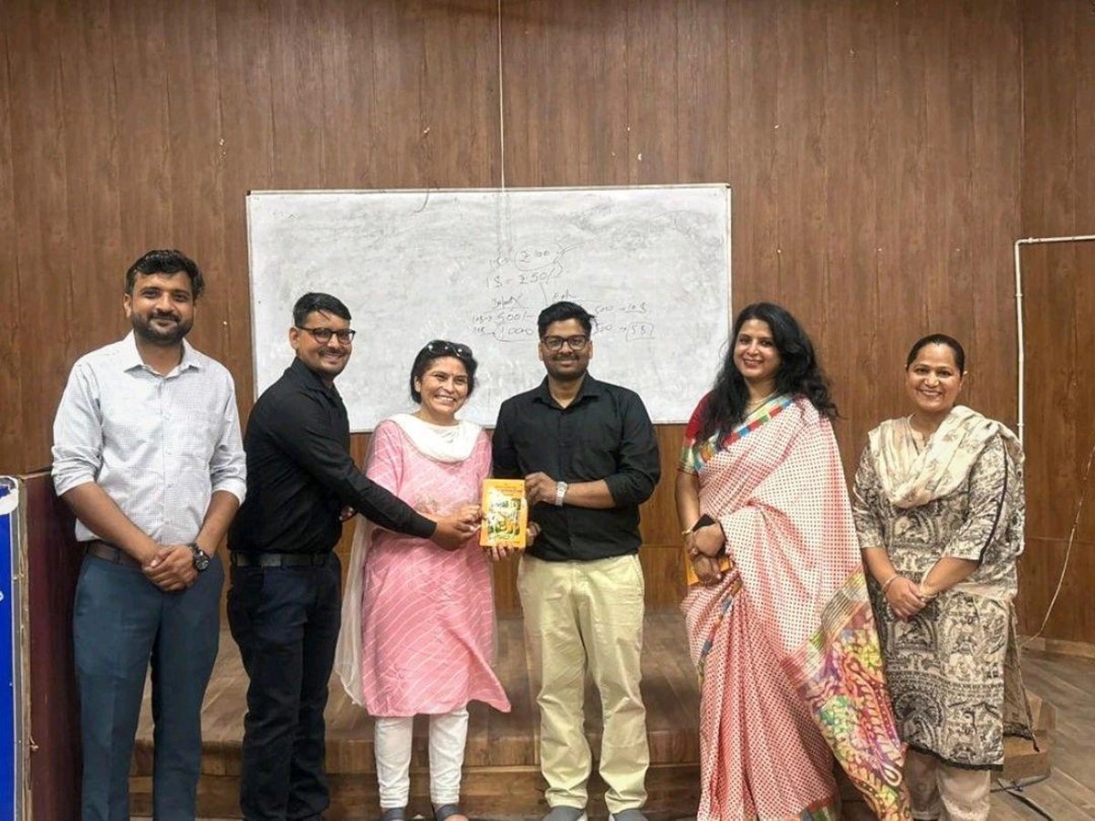 आईजीयू में “फ्रॉम क्लासरूम क्लासरूम टू कॉरपोरेट” विषय पर सेमिनार