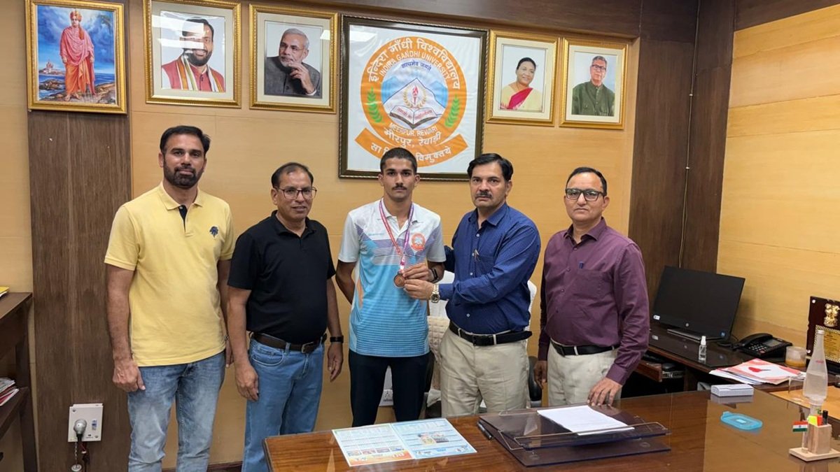 Rewari News: आईजीयू के छात्र ने जीता कांस्य पदक, पहुंचने पर किया स्वागत