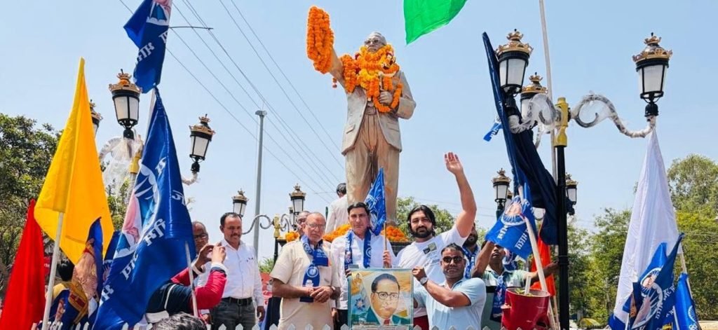 Rewari News: कांग्रेस नेता महाबीर मसानी ने डॉ भीमराव अंबेडकर को किया नमन 3 Rewari News: कांग्रेस नेता महाबीर मसानी ने डॉ भीमराव अंबेडकर को किया नमन