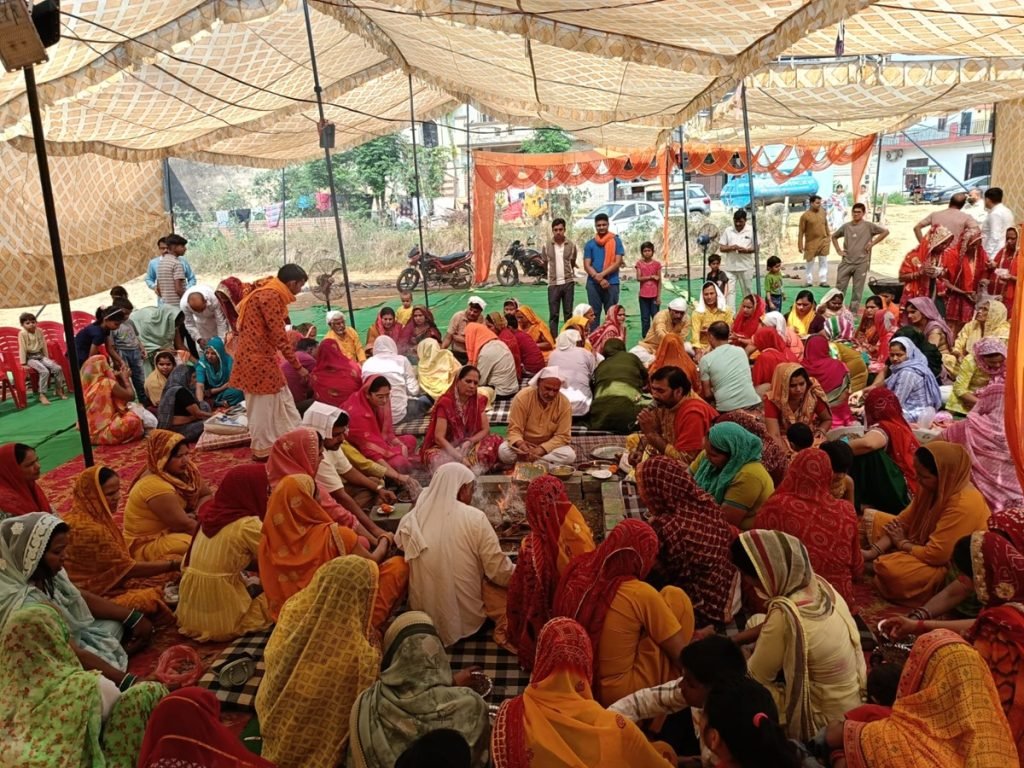 Dharuhera News: पूर्णाहुति के साथ श्रीमद् भागवत सप्ताह कथा का समापन, उमड़ी श्रद्धालुओं की भीड़