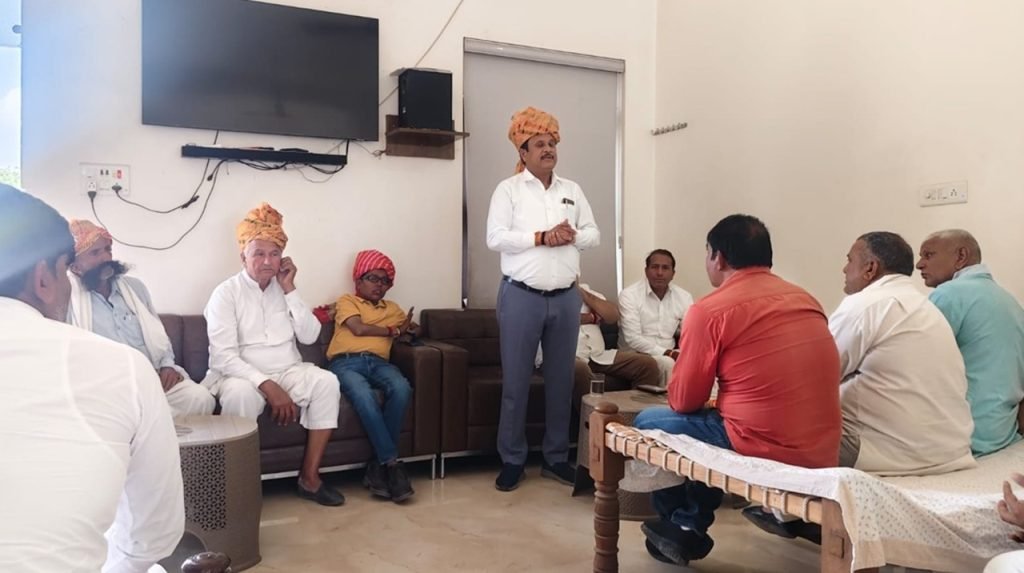 Rewari News: गांव चलो बस्ती चलो अभियान : बावल विधायक डॉ कृष्ण कुमार ने कार्यकर्ताओं संग किया जनसंपर्क 3 Rewari News: गांव चलो बस्ती चलो अभियान : बावल विधायक डॉ कृष्ण कुमार ने कार्यकर्ताओं संग किया जनसंपर्क