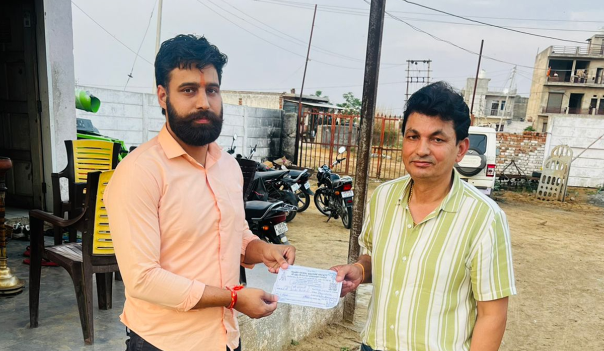 नंदू गौशाला में समाजसेवी जलधीर मलिक ने 5100 रूपए गौशाला में बीमार गौंवशों के उपचार में सहयोग के लिए दान दिया