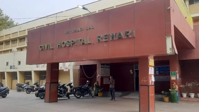 रेवाड़ी नागरिक अस्पताल में फ्लेक्स खरीद घोटाला, जानिए कौन कौन है घोटाले में शामिल