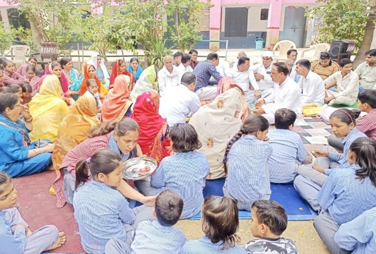 Rewari News: संगवाडी स्कूल में प्रवेश उत्सव पर हवन आयोजित
