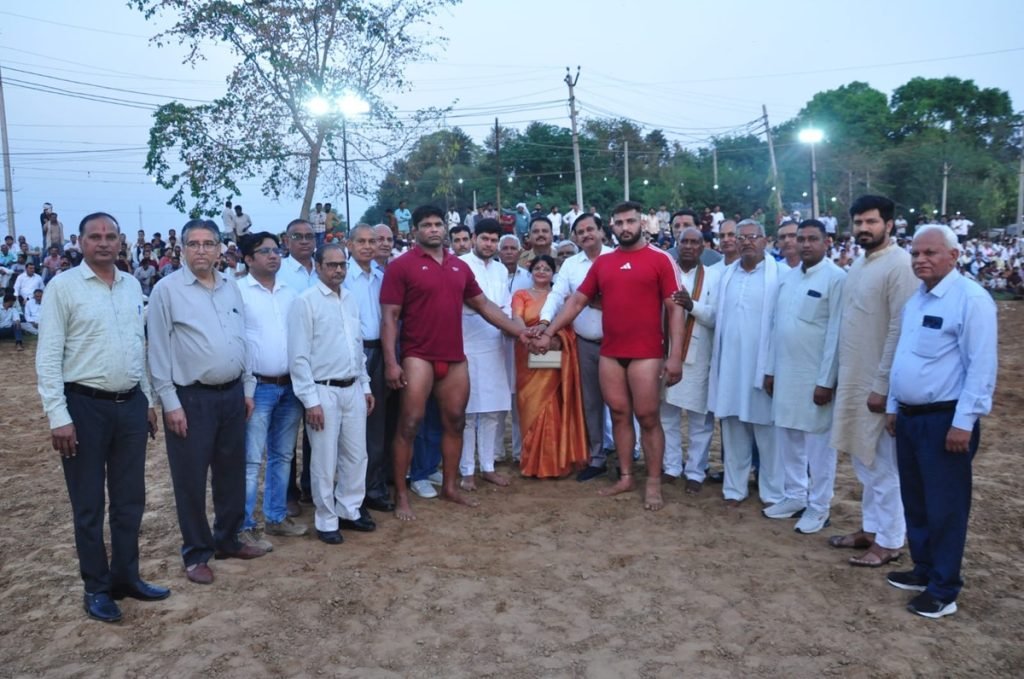 Dharuhera News: नन्दरामपुरबास में बाबा बिशन दास का विशाल मेला आयोजित, जानिए 51 हजार की कुश्ती किसने जीती