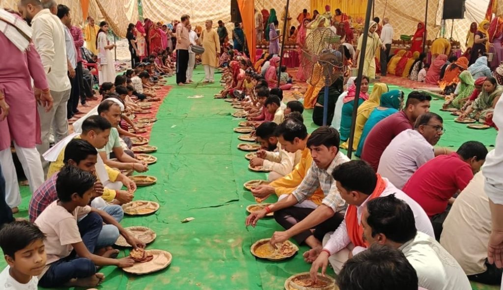 Dharuhera News: पूर्णाहुति के साथ श्रीमद् भागवत सप्ताह कथा का समापन, उमड़ी श्रद्धालुओं की भीड़