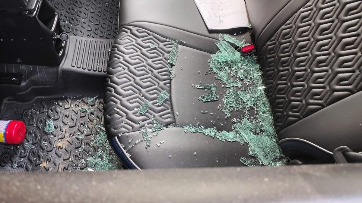 धारूहेड़ा में कार के सीसे तोड बैग किया चोरी