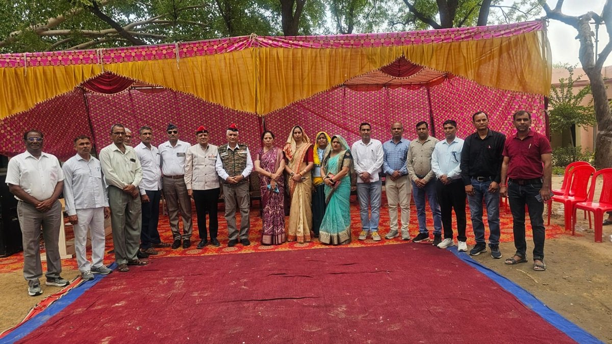 Kosli News: राजकीय प्राथमिक विद्यालय गुगोड़ का किया नामकरण, भव्य समारोह में शहीद परिवारों का सम्मान