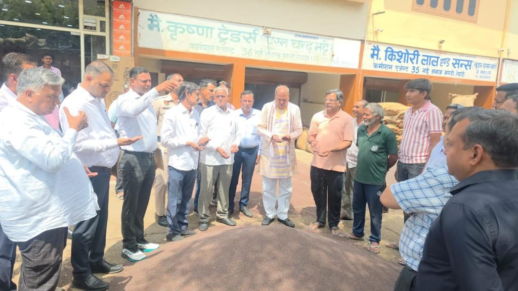 Breaking News: MLA Laxman Yadav Arrives at Rewari Grain Market