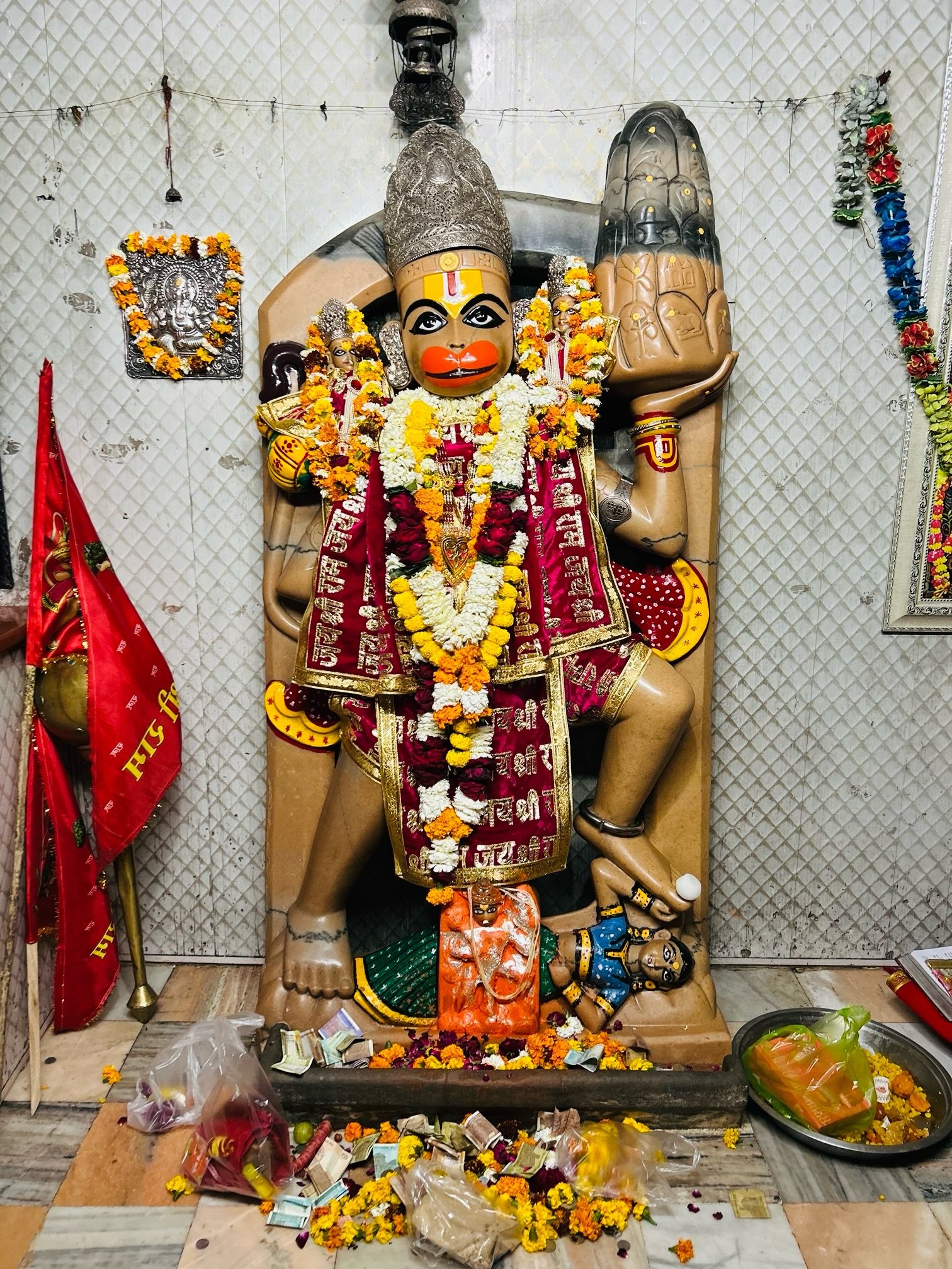 हरियाणा के रेवाड़ी शहर में स्थित बड़ा तालाब हनुमान मंदिर एक प्रमुख और चमत्कारी धार्मिक स्थल 