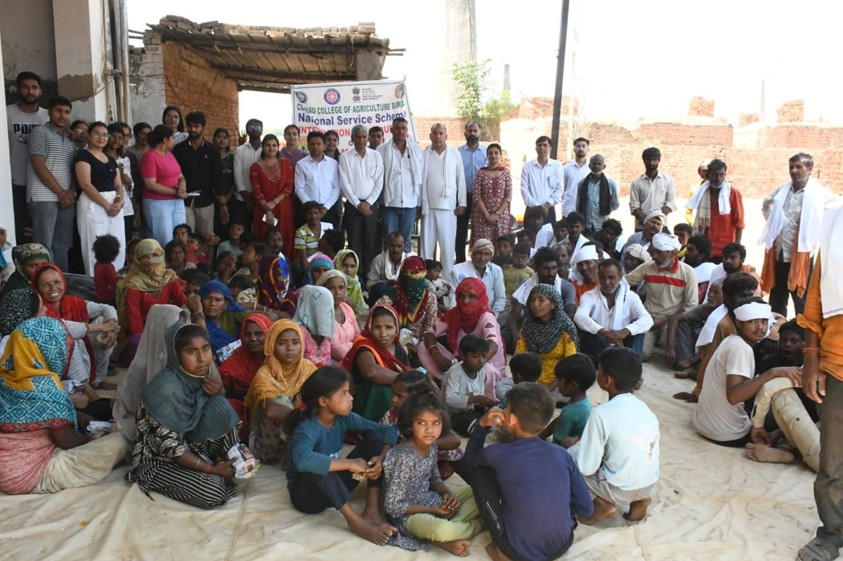 Rewari News: चौधरी चरण सिंह हरियाणा कृषि विश्वविद्यालय के कृषि महाविद्यालय, बावल में राष्ट्रीय सेवा योजना इकाई द्वारा अंतर्राष्ट्रीय श्रमिक दिवस के अवसर पर एक भव्य एवं सार्थक कार्यक्रम का आयोजन किया