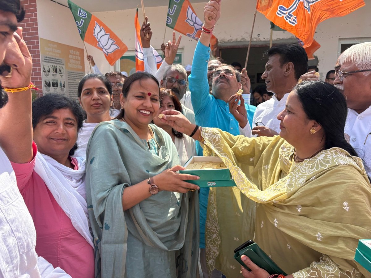BJP Blooms in Bengal: रेवाड़ी, बावल व धारूहेड़ा में जश्न