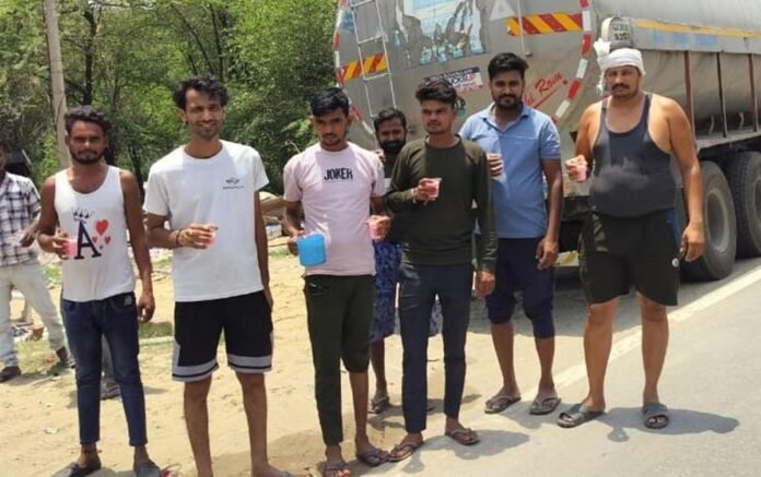 Dharuhera News: बेटी के जन्मदिन पर हाईवे पर लगाई मीठे पानी की छबील