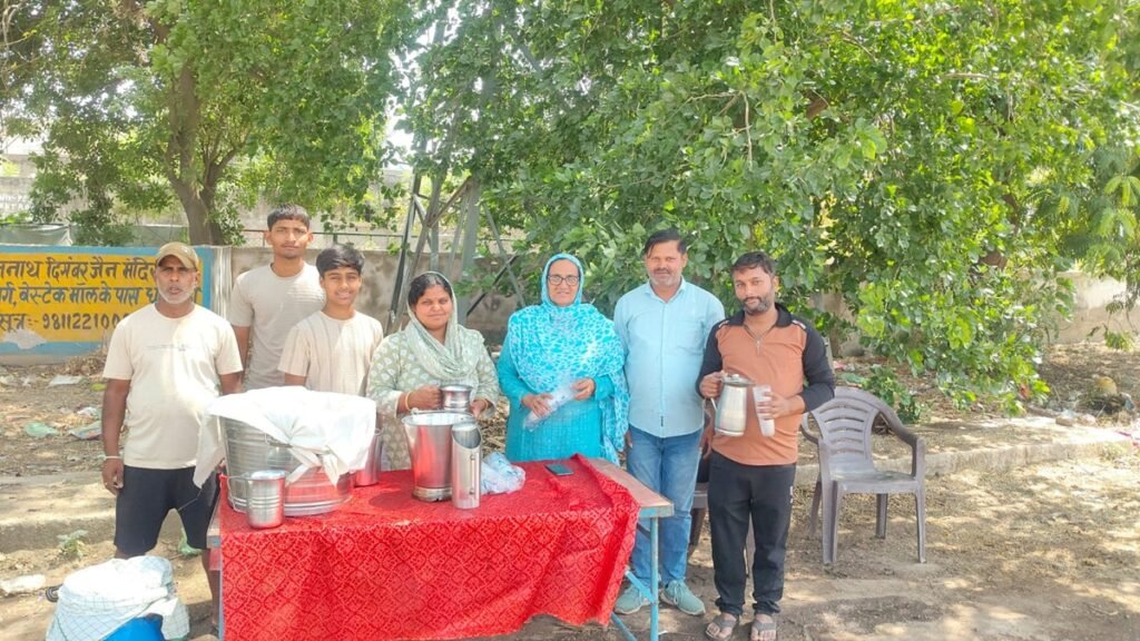 धारूहेड़ा में गर्मी के चलते मीठे पानी की छबील लगाई