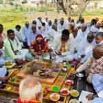 Dharuehera News: नंदरामपुर बास मंदिर में शनि महाराज की मूर्ति स्थापित धारूहेड़ा: शनि महाराज मूर्ति स्थापना पर नंदरामपुर बास में हवन करते हुए