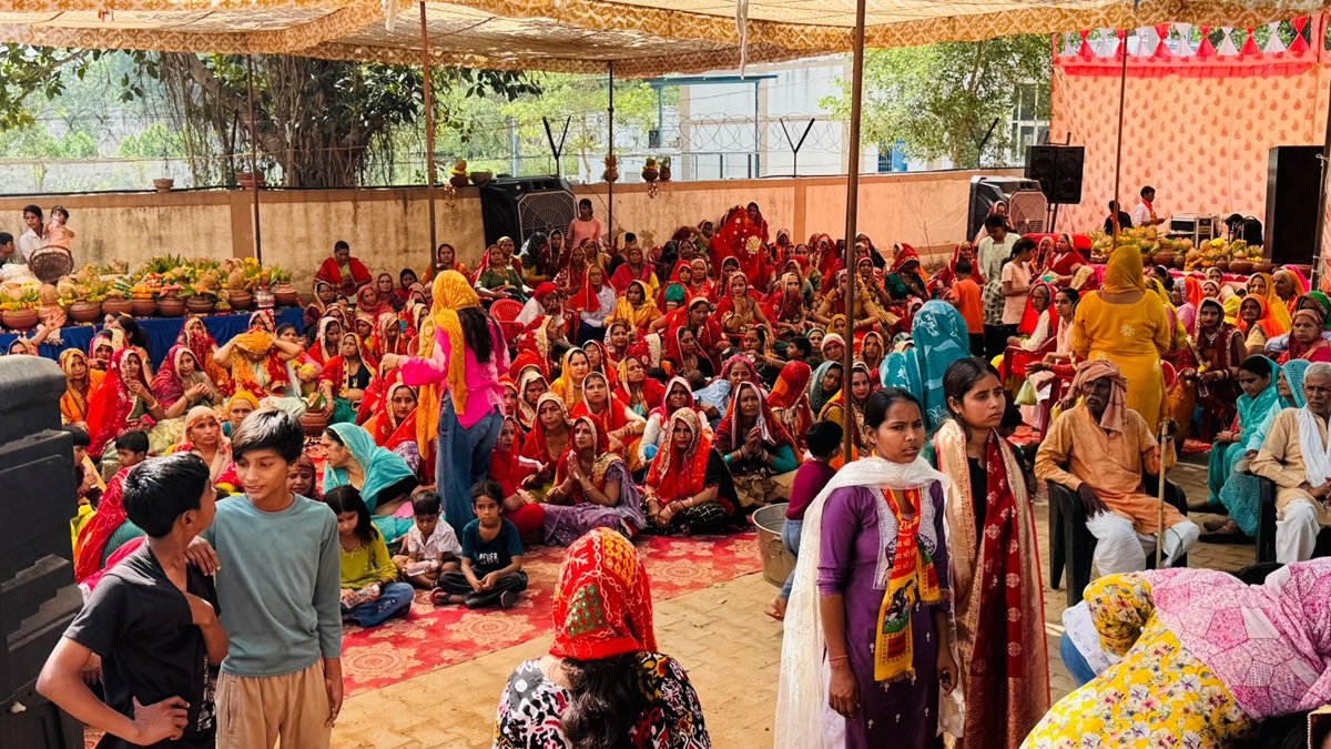 धारूहेड़ा: शनि महाराज मूर्ति स्थापना पर नंदरामपुर बास में निकाली कलश यात्रा