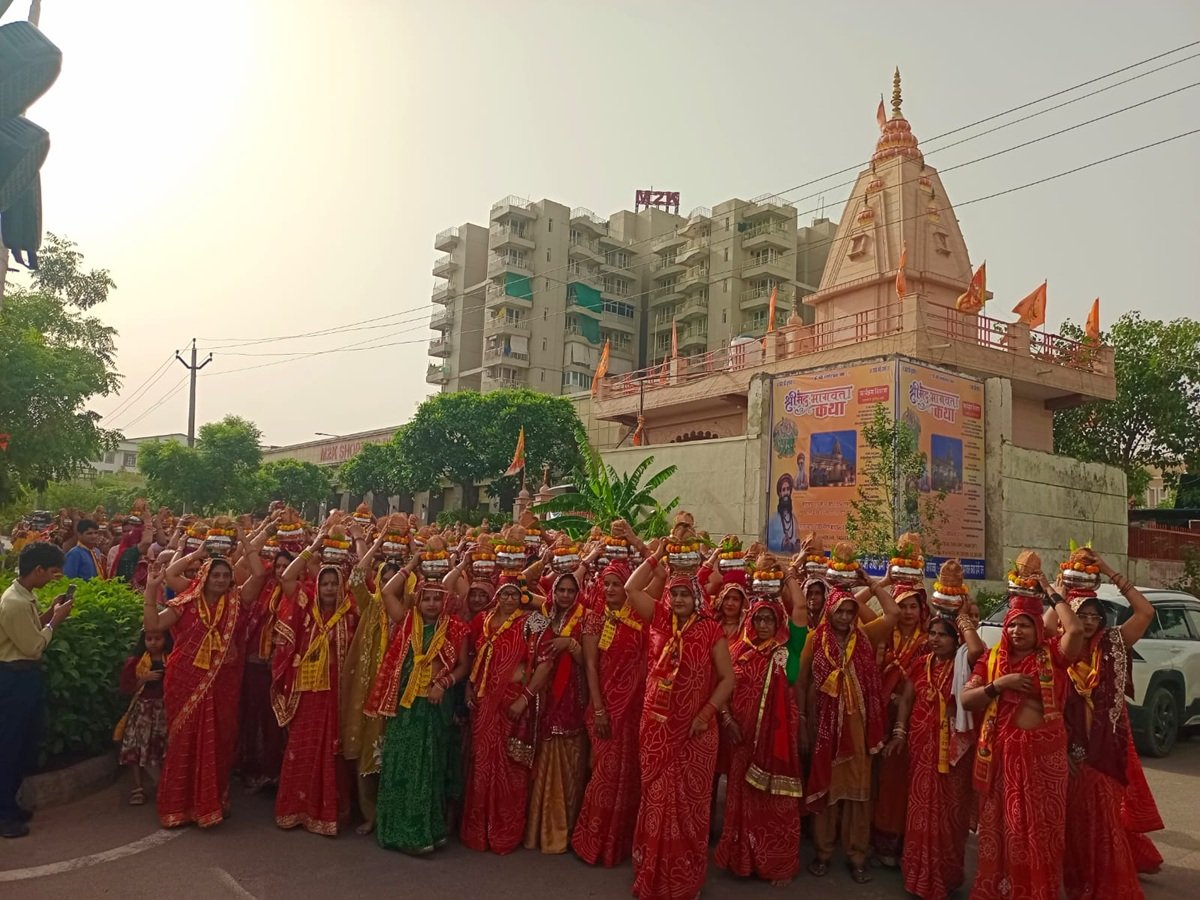 श्रीमद भागवत कथा के शुभारंभ निकाली <a href=