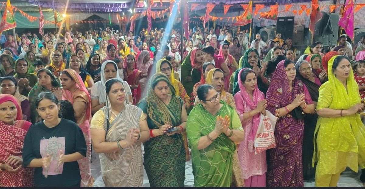 कथा में उमड़ी श्रद्धालुओं की भीड़, कृष्ण-रुक्मिणी विवाह पर झूमे श्रद्धालु