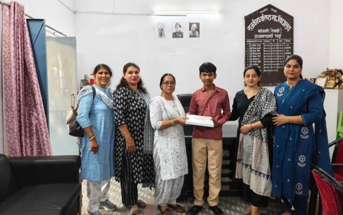 महेश्वरी स्कूल का रिजल्ट रहा सराहनीय, टॉपर विद्या​र्थियों को किया सम्मानित