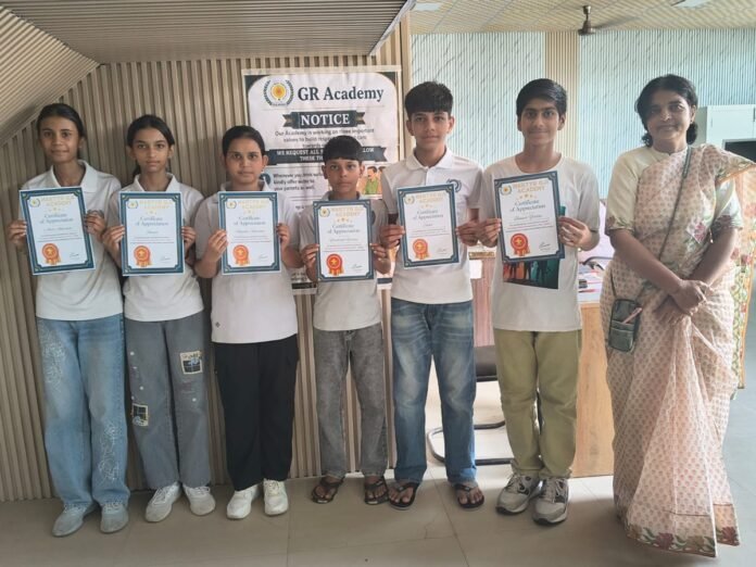 Rewari News: मार्टिर जी.आर. एकेडमी के छात्रों ने लहराया परचम