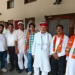 Political News: चुनाव जीतते ही 10 निर्दलीय पार्षदों ने ली रामपुरा हाउस की शरण Political News: चुनाव जीतते ही 10 निर्दलीय पार्षदों ने ली रामपुरा हाउस की शरण