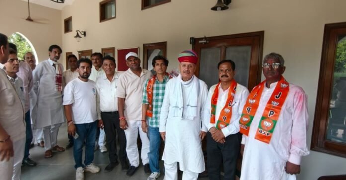 Political News: चुनाव जीतते ही 10 निर्दलीय पार्षदों ने ली रामपुरा हाउस की शरण